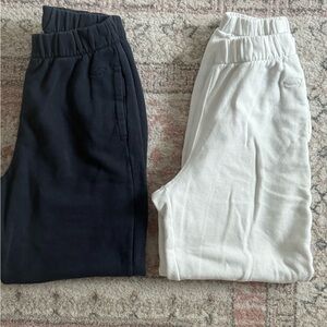 2 pairs Women’s Black and Gray Hollister adjustable size sweatpants - size xs